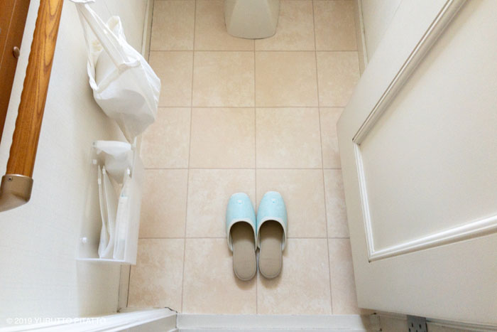 賃貸DIY】トイレの床にクッションフロアシートを貼る方法。見た目と掃除のしやすさが格段に良くなりました！│ゆるっとぴたっと